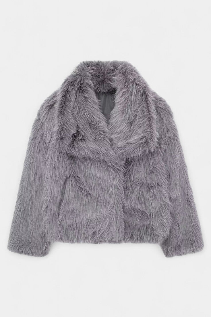 Aurorette oversized fur coat back view voluminous style