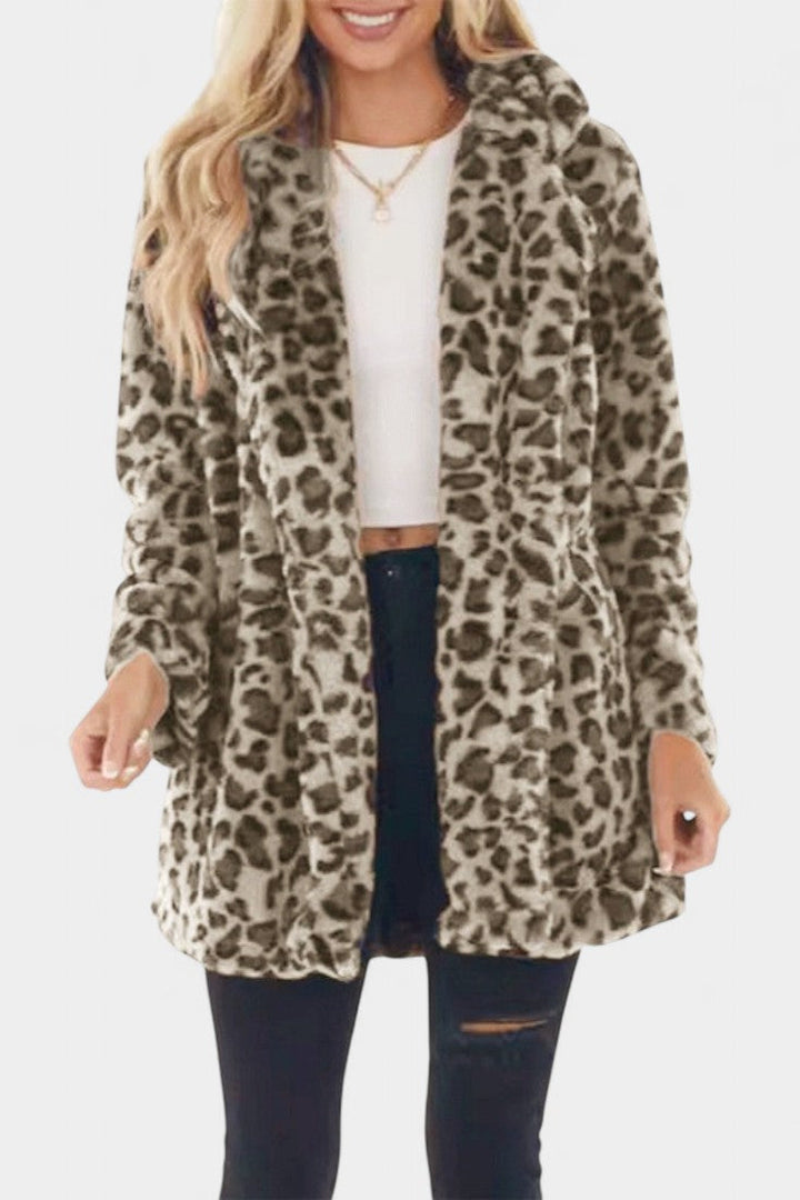 Énola animal print coat collar and sleeve detail
