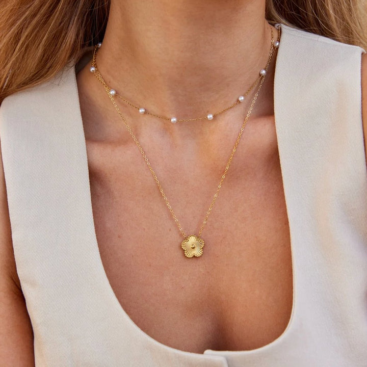 Model wearing the pearl gold necklace