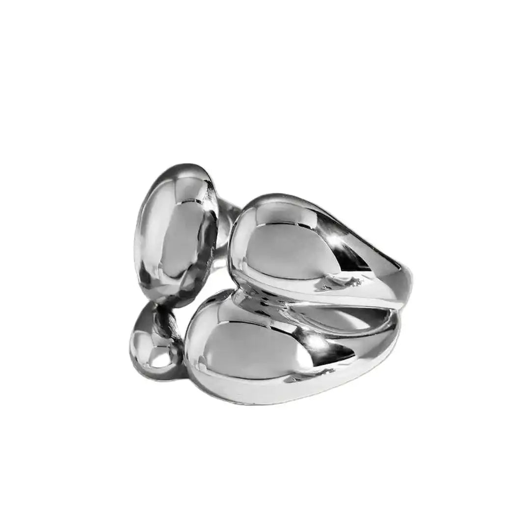 Ring displayed on a jewellery stand