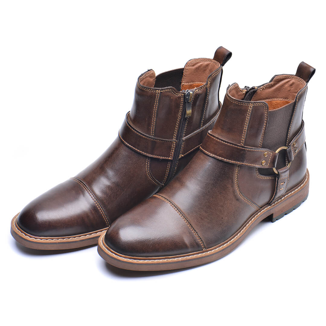 Roadster leather boots in coffee brown, close-up of stitching