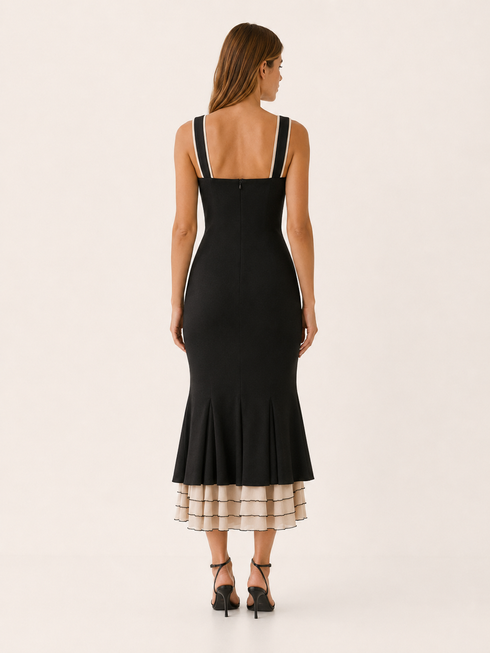 Black Sweetheart Neck Maxi Dress with Trumpet Hem – side view