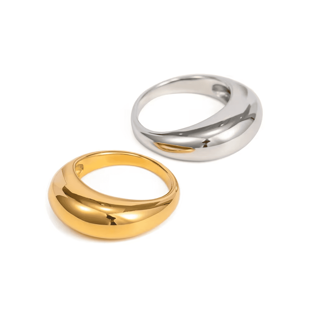Ring displayed on a jewellery stand