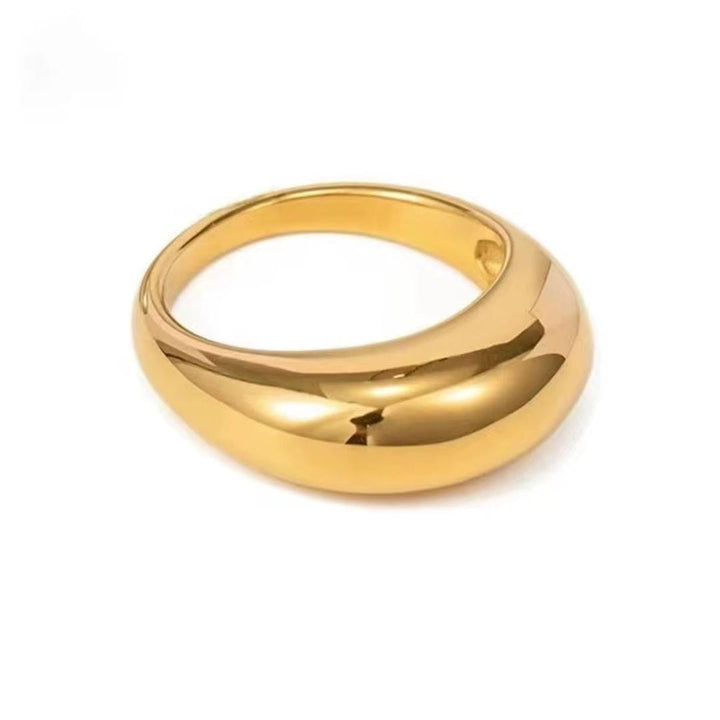 Side angle showing the ring's curve